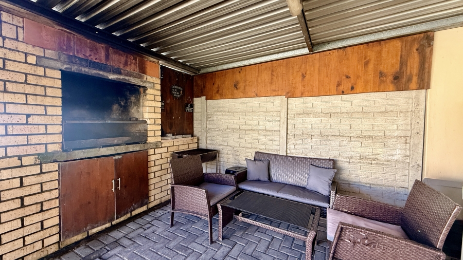 2 Bedroom Property for Sale in Sherwood Eastern Cape